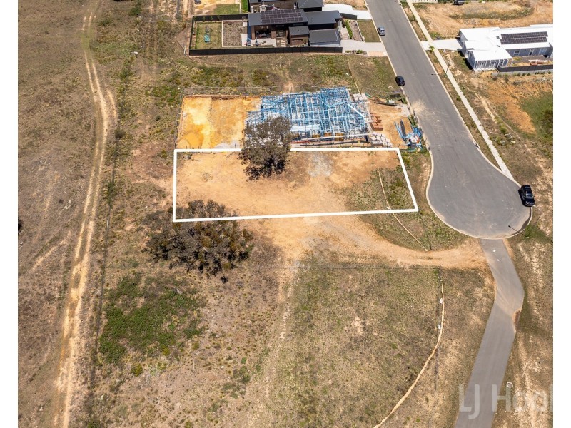 32 Chimney Rise, Googong NSW 2620
