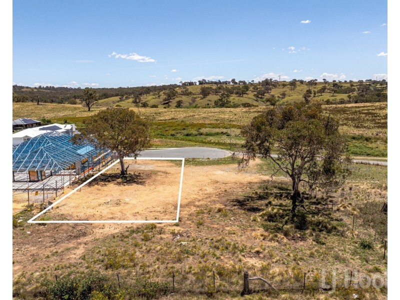 32 Chimney Rise, Googong NSW 2620