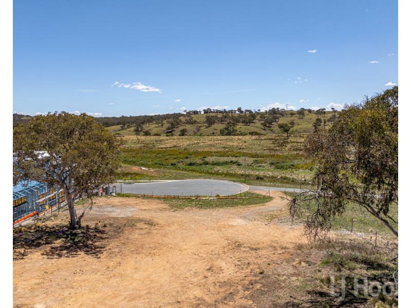 32 Chimney Rise, Googong NSW 2620