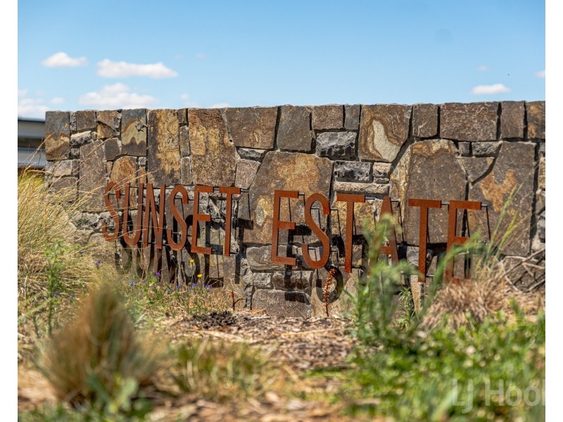 32 Chimney Rise, Googong NSW 2620