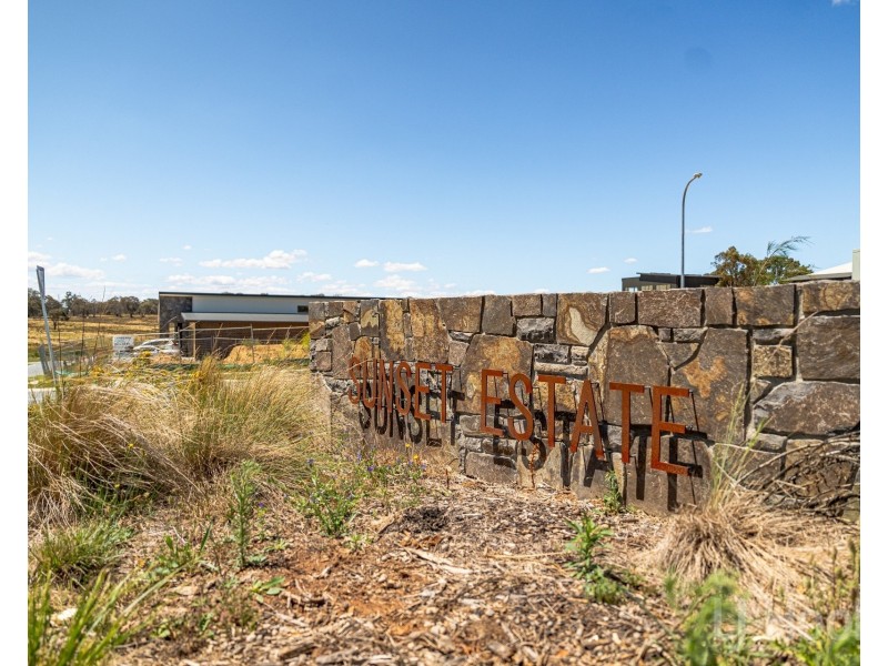 32 Chimney Rise, Googong NSW 2620