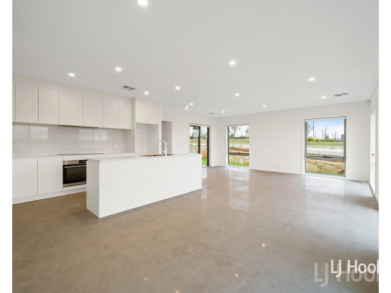 16 Rosa Street, Googong NSW 2620