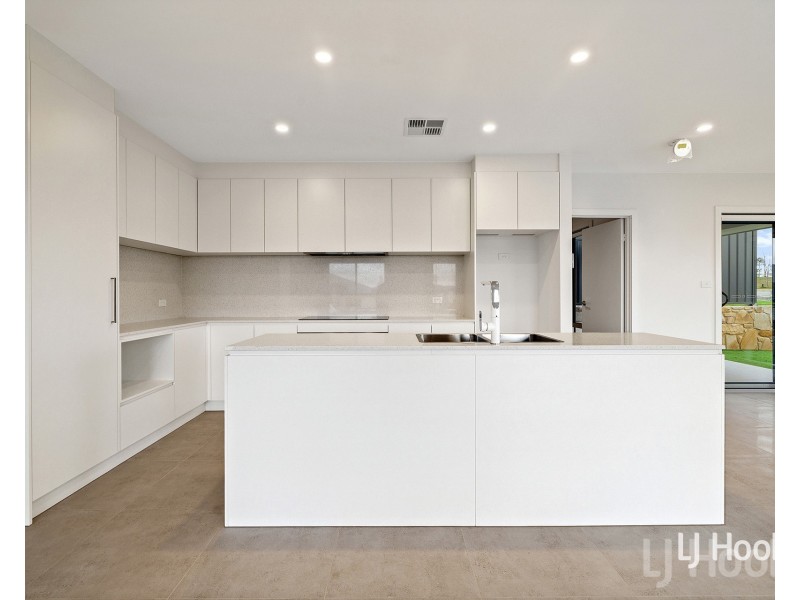 16 Rosa Street, Googong NSW 2620