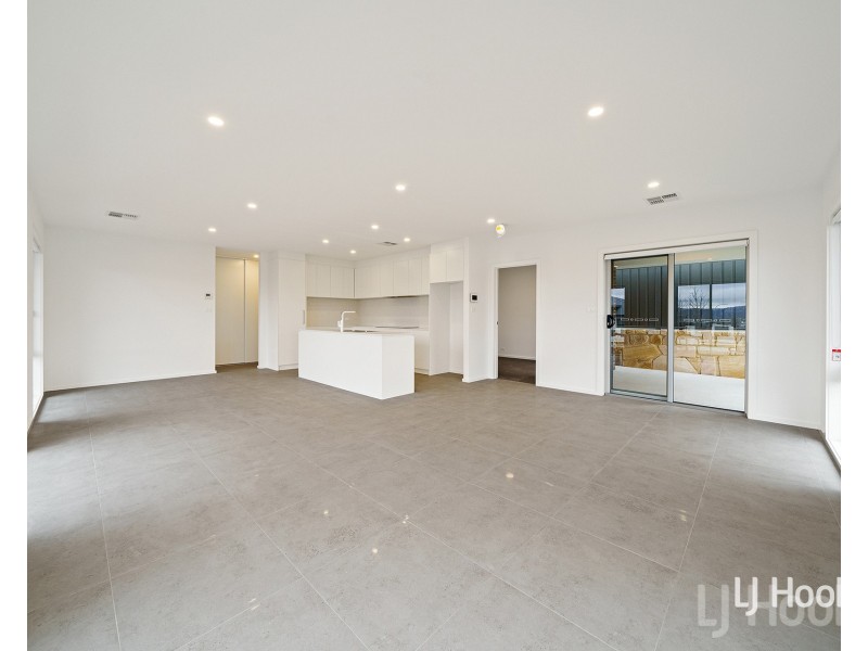 16 Rosa Street, Googong NSW 2620