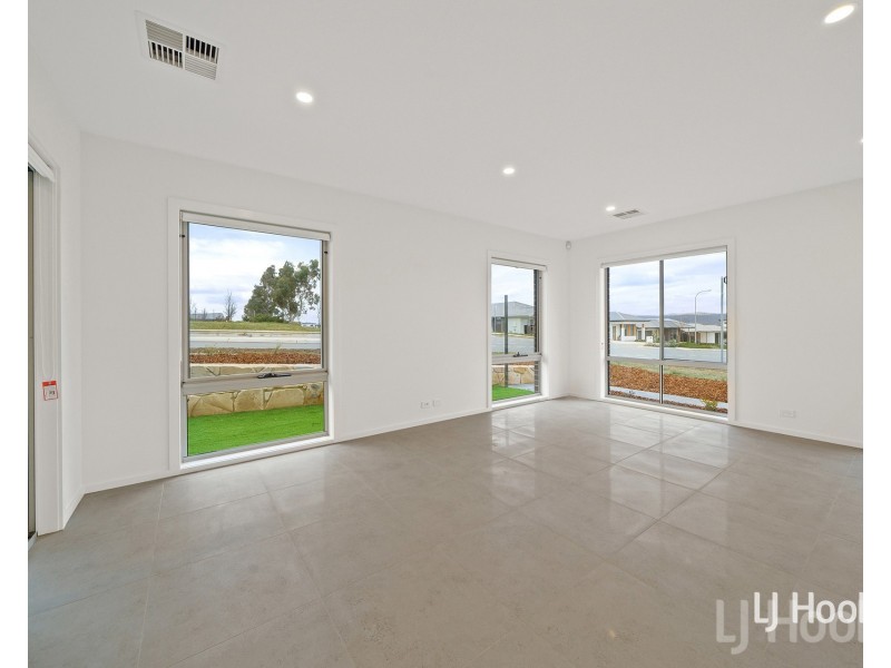 16 Rosa Street, Googong NSW 2620