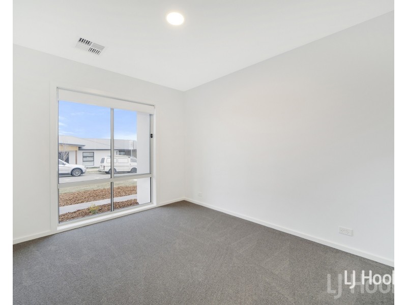 16 Rosa Street, Googong NSW 2620