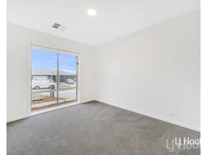 16 Rosa Street, Googong NSW 2620