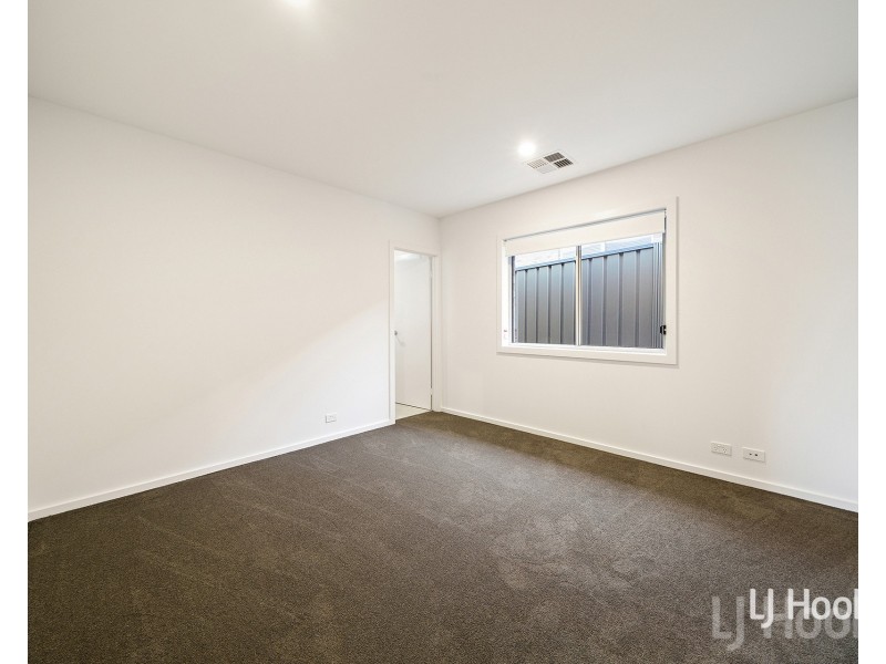 16 Rosa Street, Googong NSW 2620