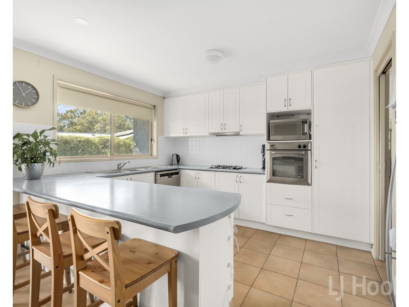 11 Magnolia Close, Jerrabomberra NSW 2619