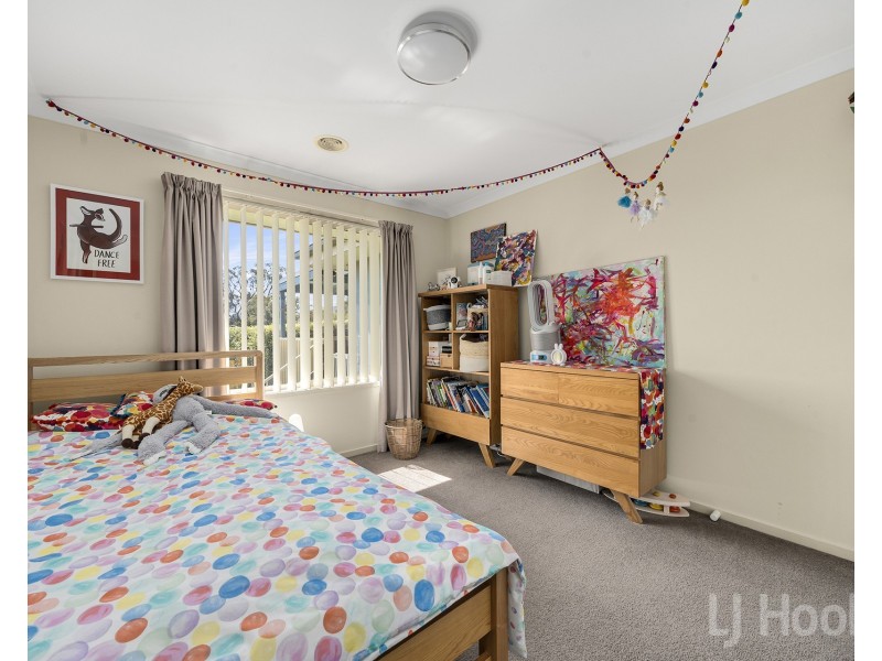 11 Magnolia Close, Jerrabomberra NSW 2619