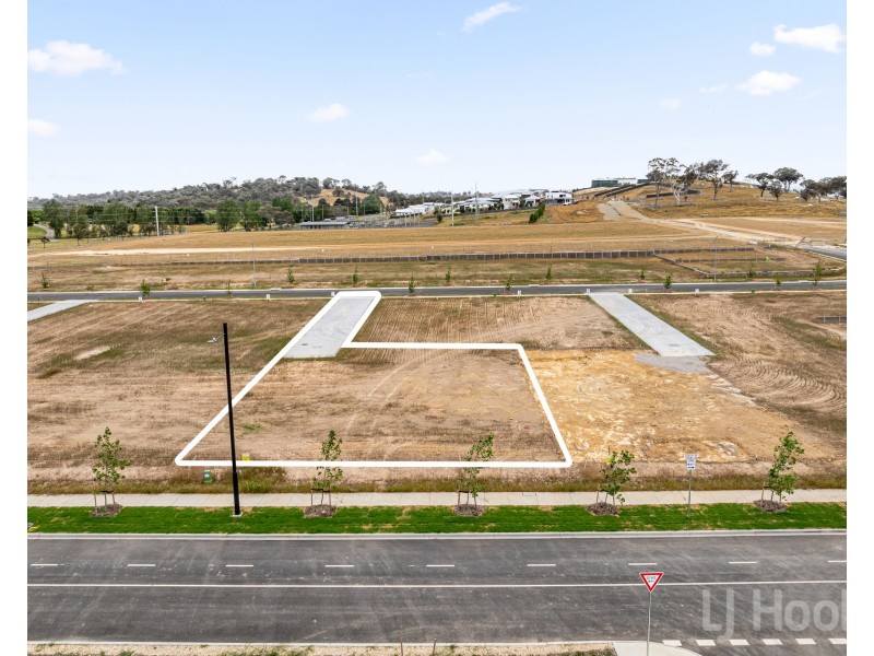 13 Mowenbah Crescent, Googong NSW 2620