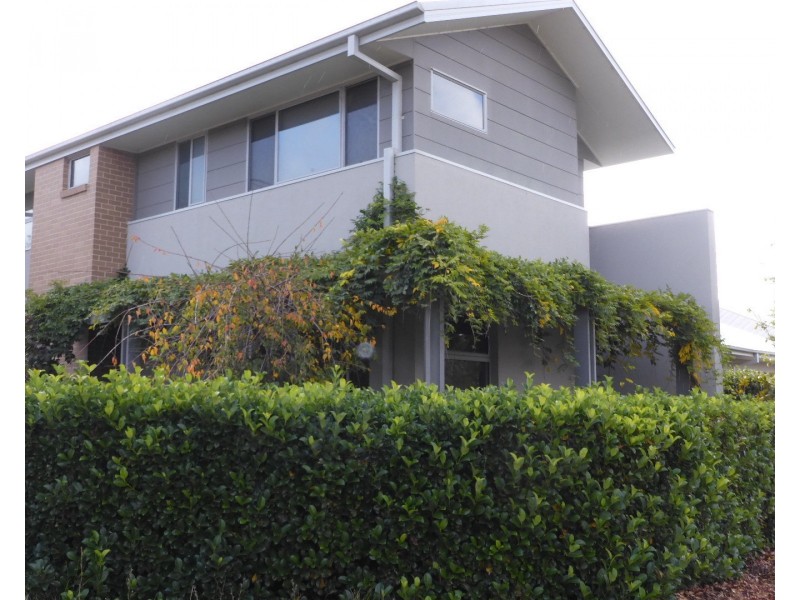 16 Bailey Crescent, Googong NSW 2620