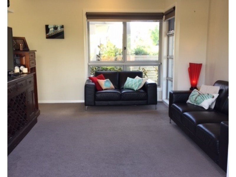 16 Bailey Crescent, Googong NSW 2620