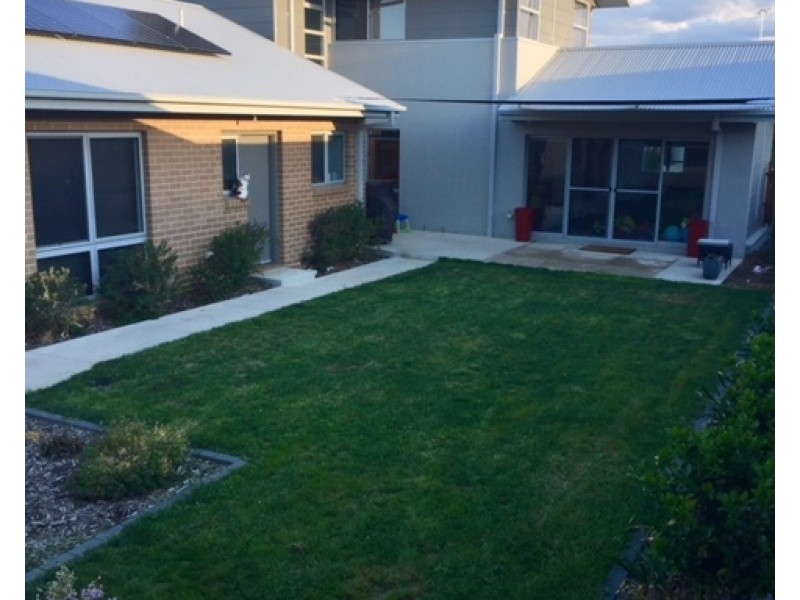 16 Bailey Crescent, Googong NSW 2620