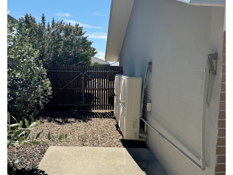 16 Bailey Crescent, Googong NSW 2620