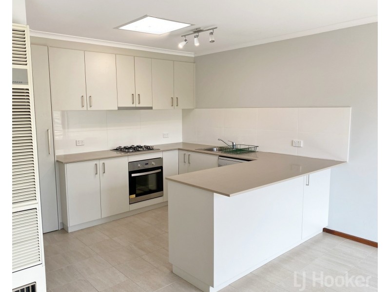 20/27 Elm Way, Jerrabomberra NSW 2619