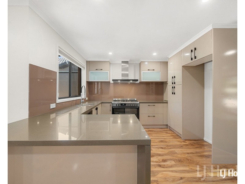 3/9 Coral Drive, Jerrabomberra NSW 2619