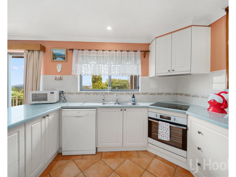 77 Morton Street, Crestwood NSW 2620
