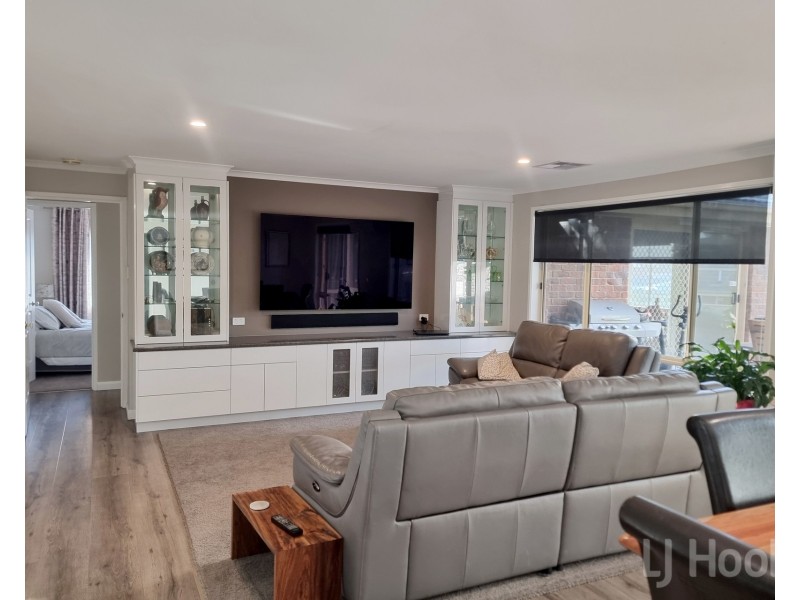 49 Jacaranda Drive, Jerrabomberra NSW 2619