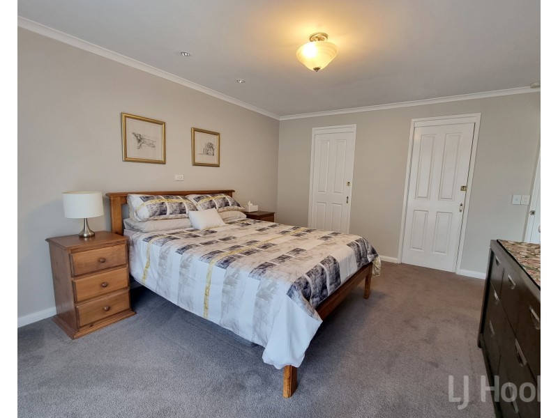 49 Jacaranda Drive, Jerrabomberra NSW 2619