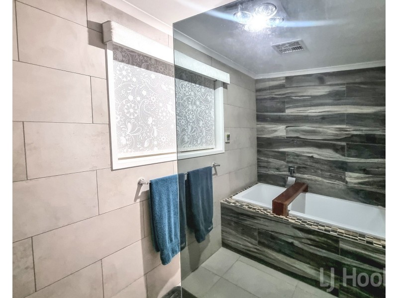 49 Jacaranda Drive, Jerrabomberra NSW 2619