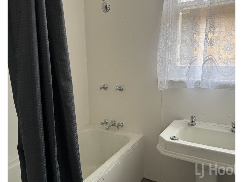 8 Richard Avenue, Queanbeyan NSW 2620