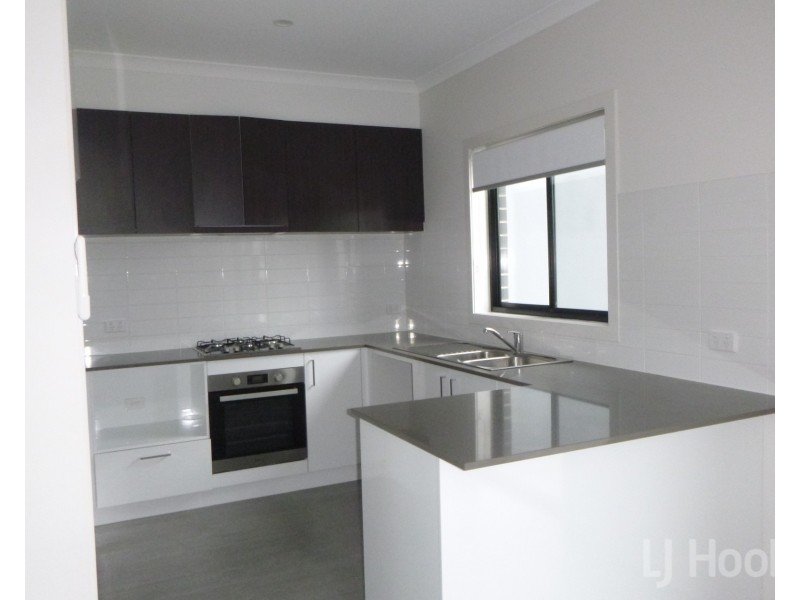 275 Gorman Drive, Googong NSW 2620