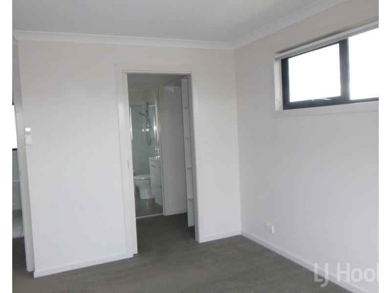 275 Gorman Drive, Googong NSW 2620