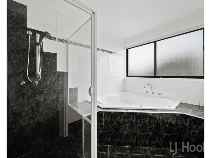 4 Allambee Street, Jerrabomberra NSW 2619