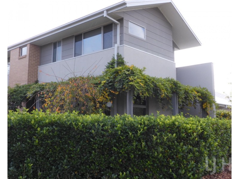16 Bailey Crescent, Googong NSW 2620