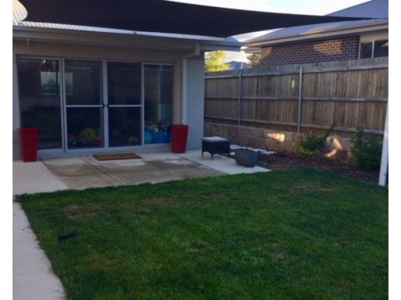 16 Bailey Crescent, Googong NSW 2620