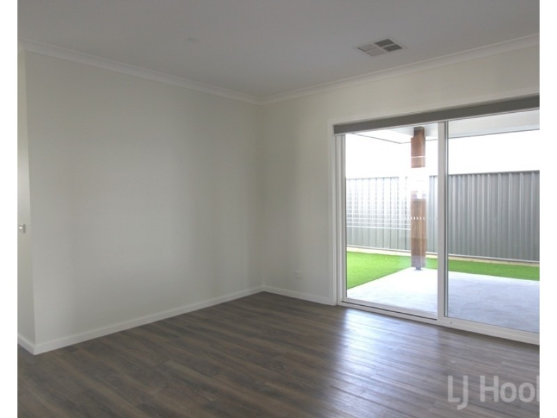 256 Gorman Drive, Googong NSW 2620