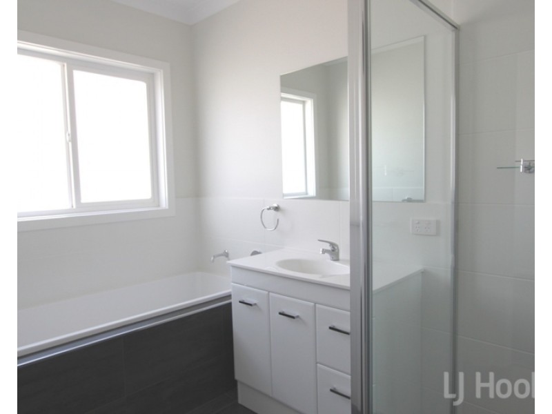 256 Gorman Drive, Googong NSW 2620