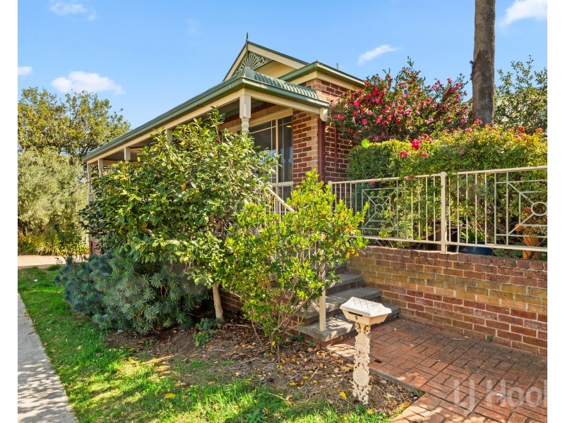 1/28 Macquoid Street, Queanbeyan East NSW 2620