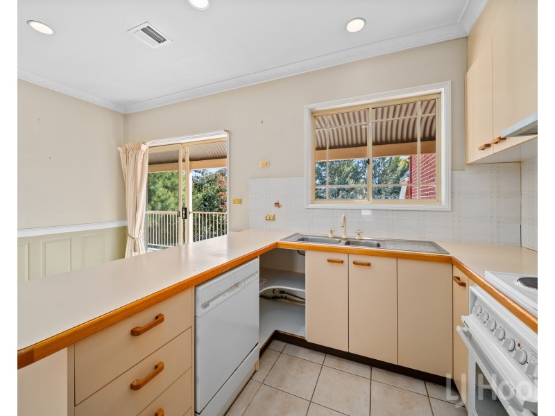 1/28 Macquoid Street, Queanbeyan East NSW 2620