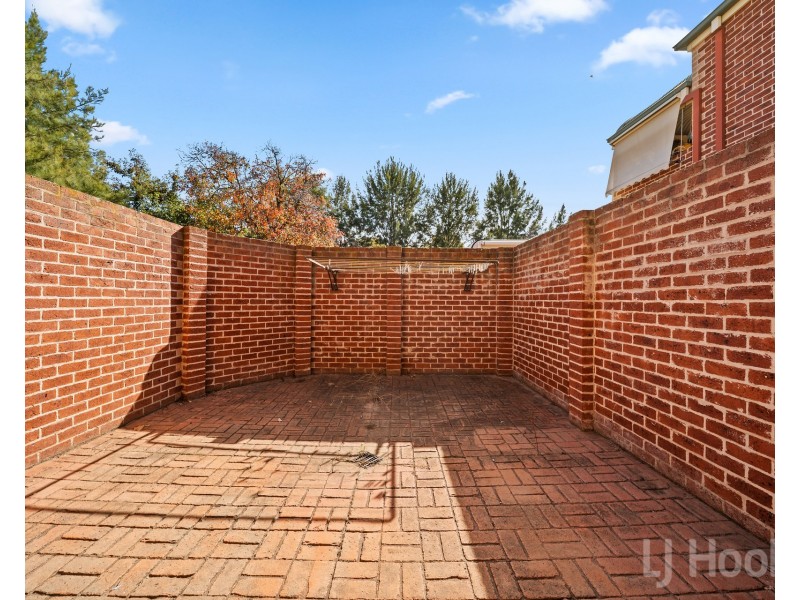 1/28 Macquoid Street, Queanbeyan East NSW 2620