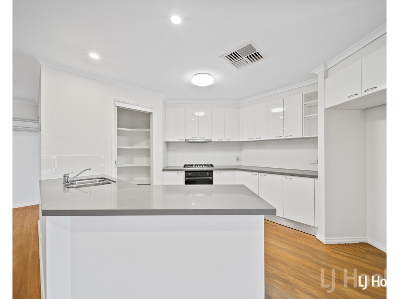 2 Alder Close, Jerrabomberra NSW 2619