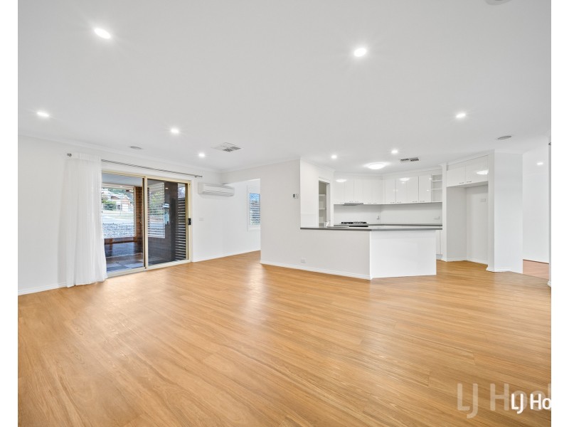 2 Alder Close, Jerrabomberra NSW 2619