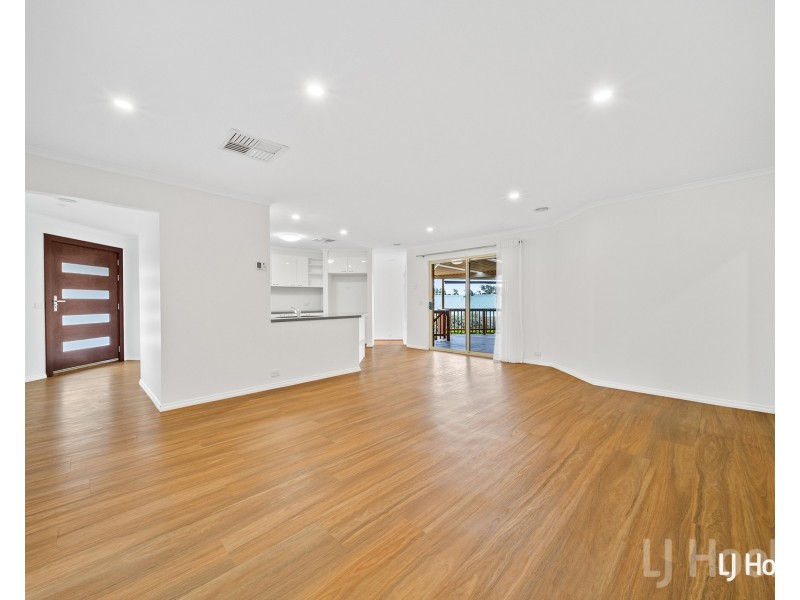2 Alder Close, Jerrabomberra NSW 2619