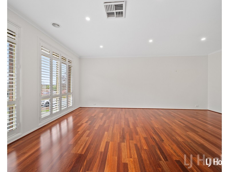 2 Alder Close, Jerrabomberra NSW 2619