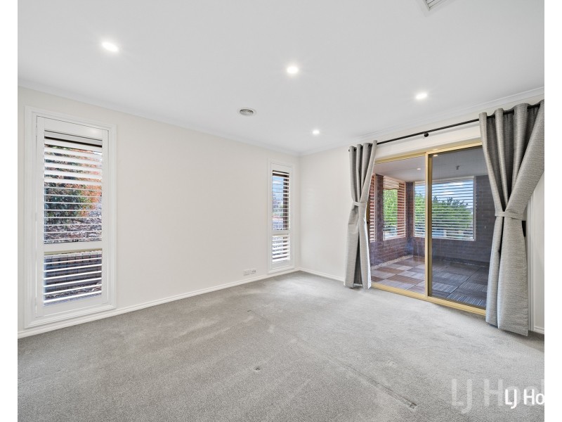 2 Alder Close, Jerrabomberra NSW 2619