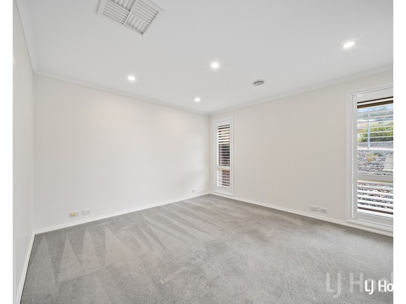 2 Alder Close, Jerrabomberra NSW 2619