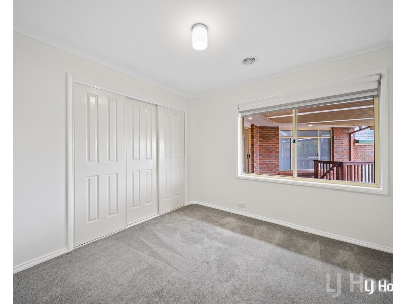 2 Alder Close, Jerrabomberra NSW 2619