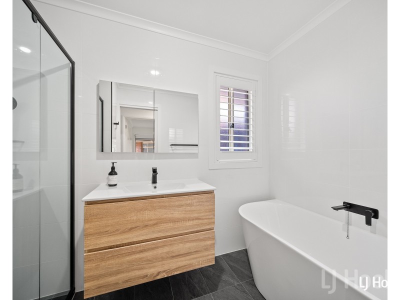 2 Alder Close, Jerrabomberra NSW 2619
