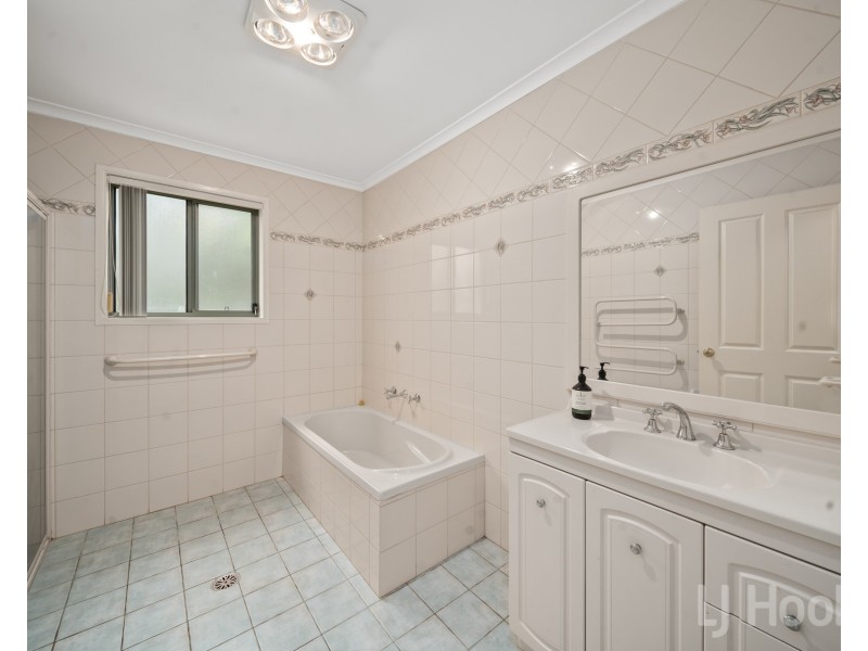 27 Woodhill Link, Jerrabomberra NSW 2619