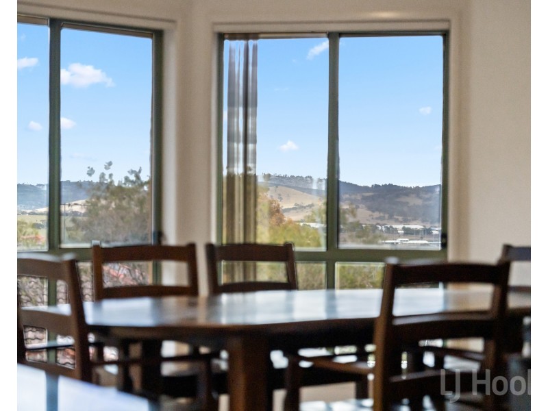 27 Woodhill Link, Jerrabomberra NSW 2619