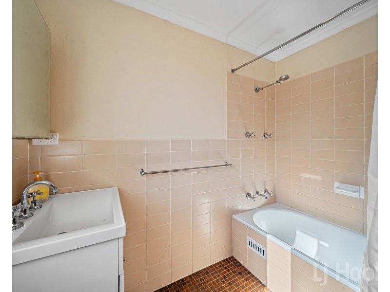 27/18 Booth Street, Queanbeyan East NSW 2620