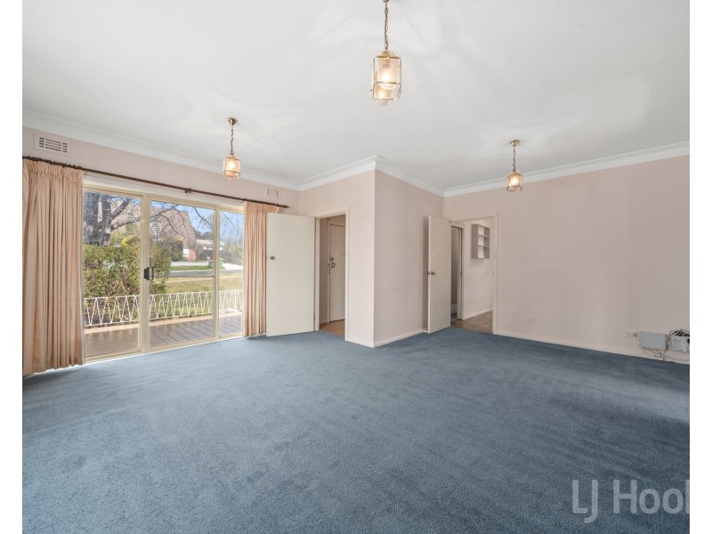 11 Fergus Road, Queanbeyan NSW 2620