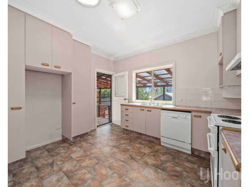 11 Fergus Road, Queanbeyan NSW 2620