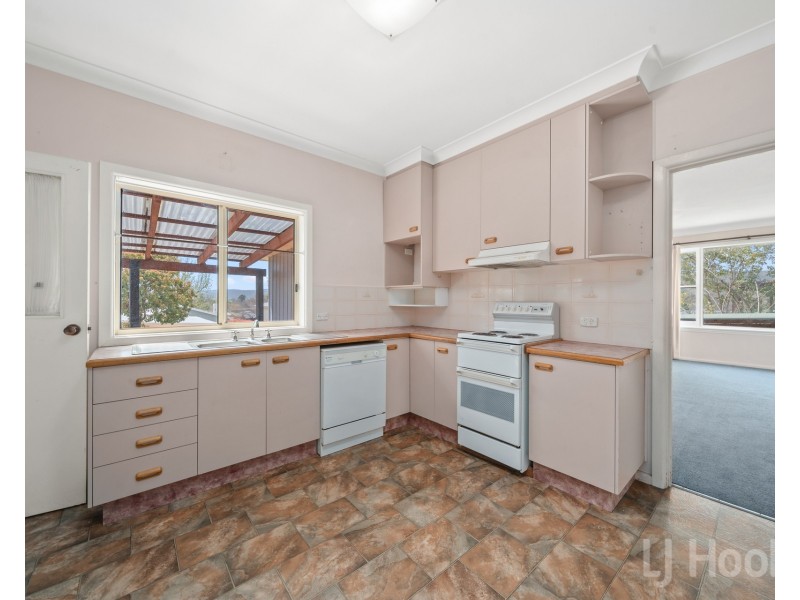 11 Fergus Road, Queanbeyan NSW 2620